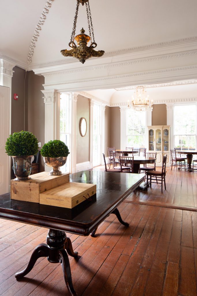 Charleston Wedding Venues - The Wickliffe House, table