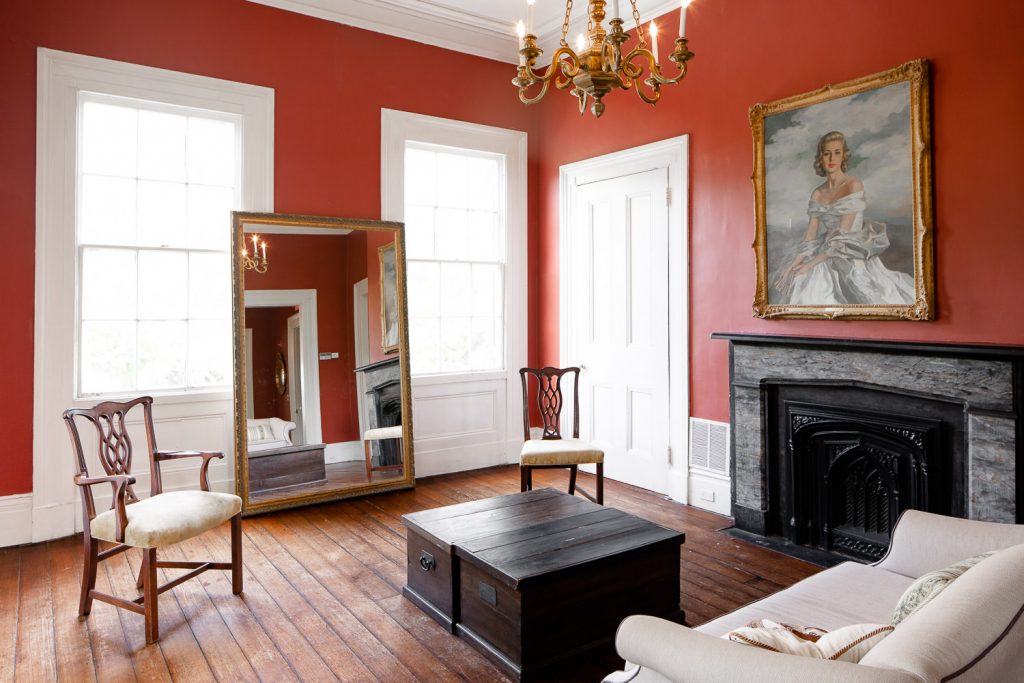 The Wickliffe House, room with fireplace