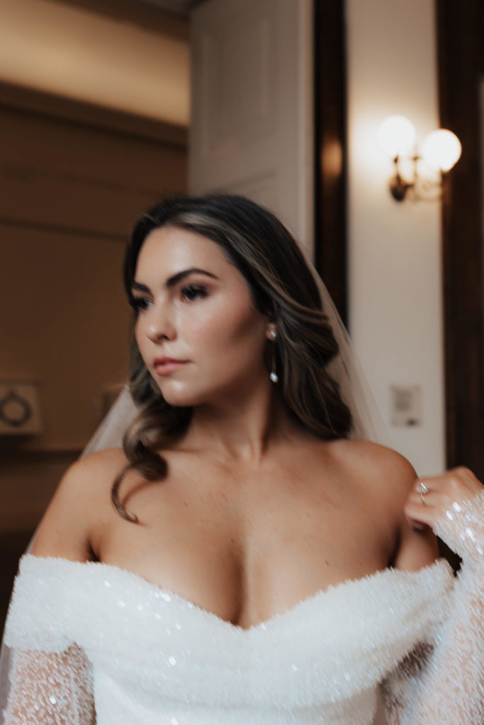 Bridal photo with strapless dress and with long sleeves