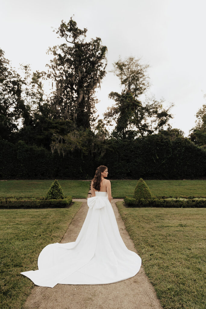 Bridal photo session at Middleton Palce with lush greenery