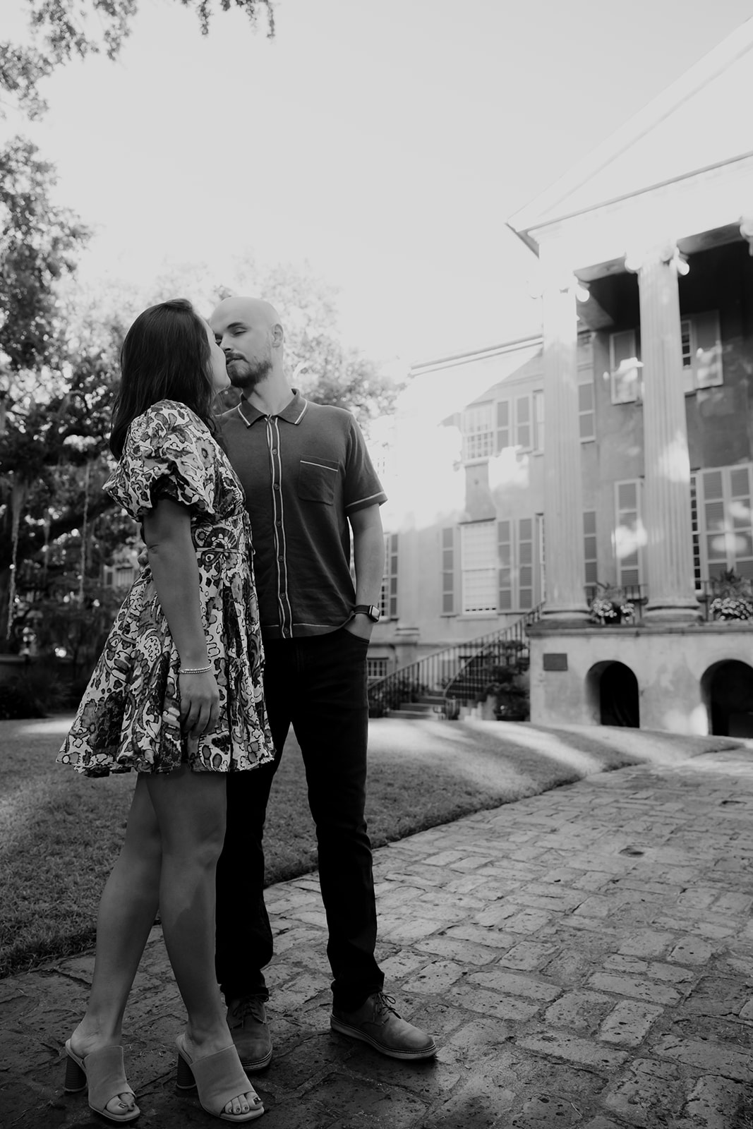 Black and white photo of couple kissing at College of CHarleston