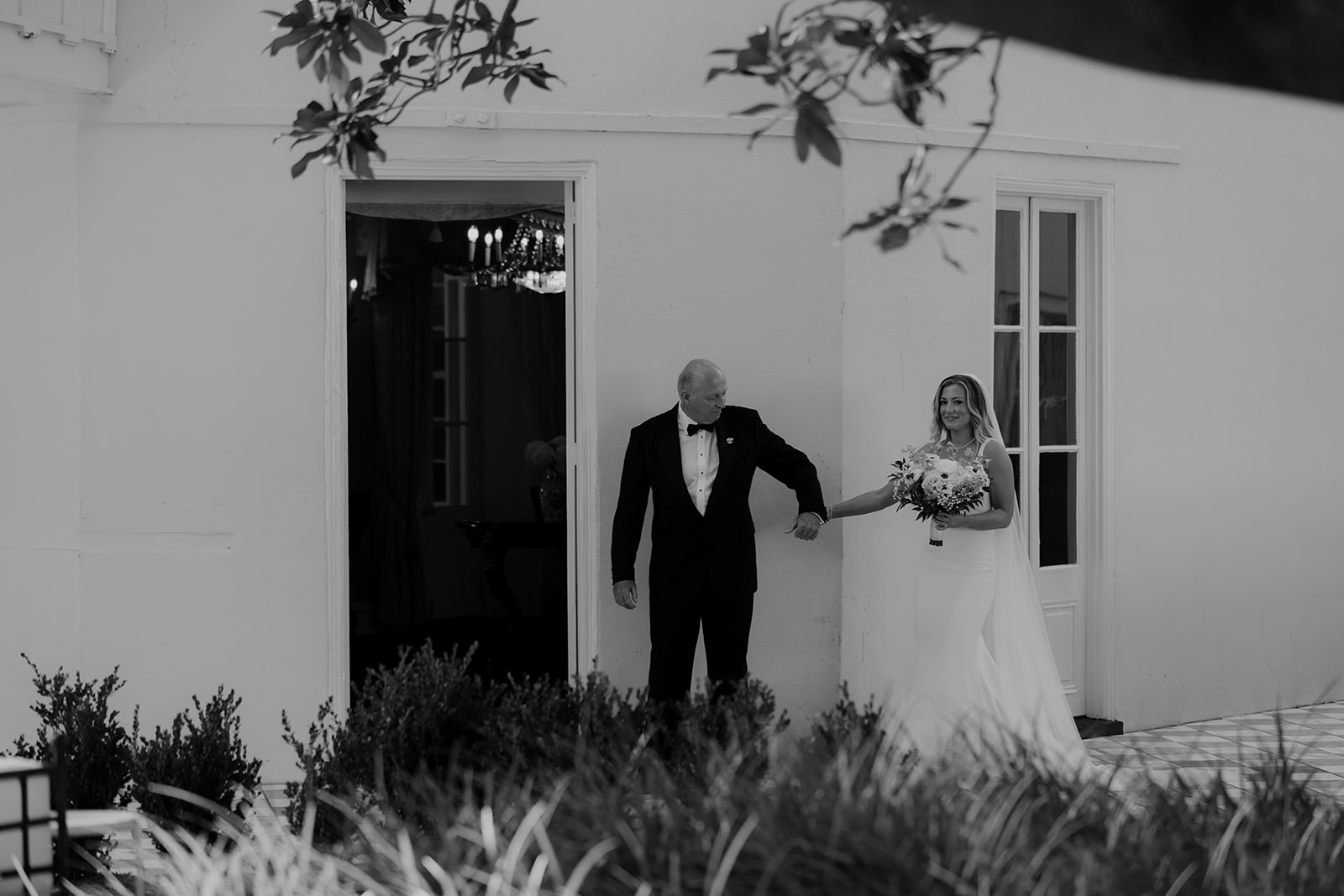 Father takes daughters hand to walk down the aisle at the William Aiken House