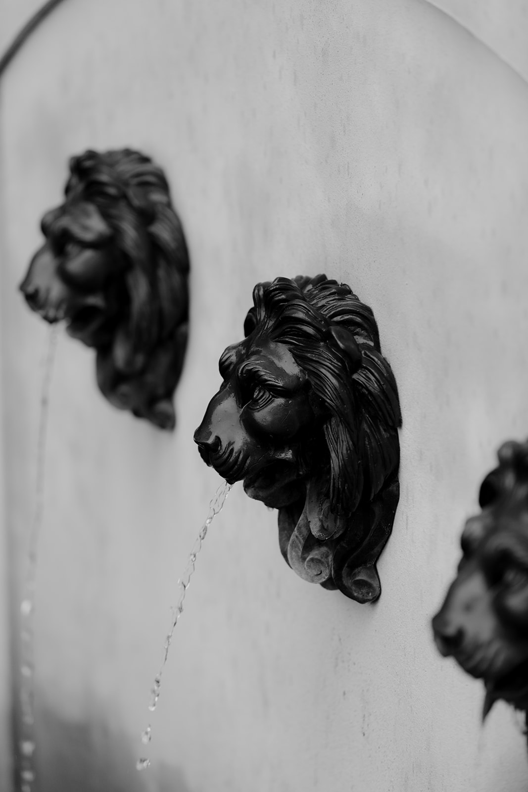 Lionheads fountain at Gov. Thomas Bennett House